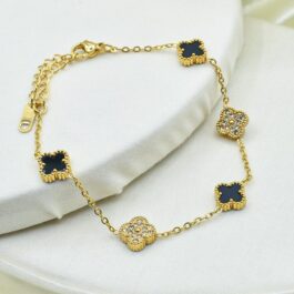 PULSERA DE ACERO DORADO TREBOL NEGRO C/ MICROPAVE TREBOL GRANDE