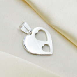 DIJE DE ACERO BLANCO CORAZON CALADO EN DOS CORAZONES