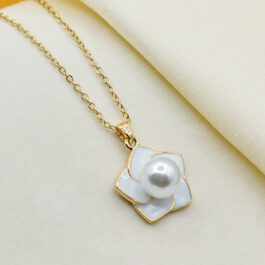 COLLAR  DORADO FLOR ESMALTADO C/ PERLA EN MEDIO
