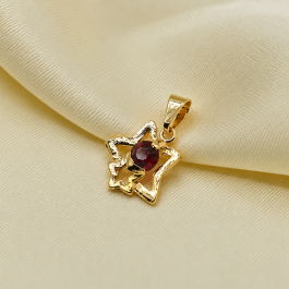 DIJE DORADO CON FORMA DE ESTRELLA CUBIC DE COLOR ROJO