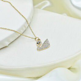CADENA DE ACERO DORADO C/ DIJE DE CISNE Y MICROPAVE