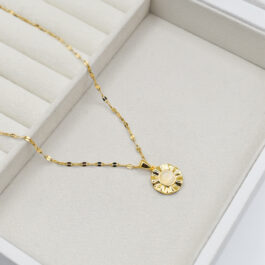 COLLAR DE ACERO DORADO TIPO SOL ONDEADO