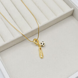 COLLAR DE ACERO DORADO BOTIN Y PELOTA DE FUTBOL
