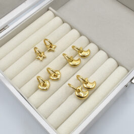 ARGOLLAS DE ACERO DORADO CON COLGANTES INFLADOS X4