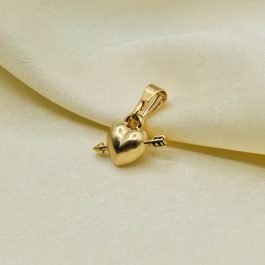 DIJE DE ACERO DORADO CORAZON MINI INFLADO C/FLECHA