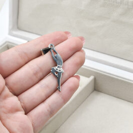 DIJE DE ACERO PATINADORA