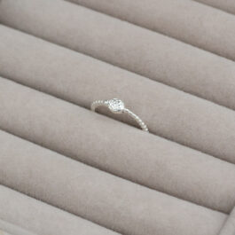 ANILLO DE PLATA OVALO PUNTILLOSO C/BOLITAS