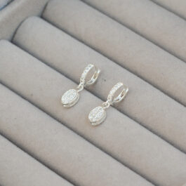 ARGOLLA DE PLATA HUGGIE MINI MICROPAVE C/DIJE OVALADO