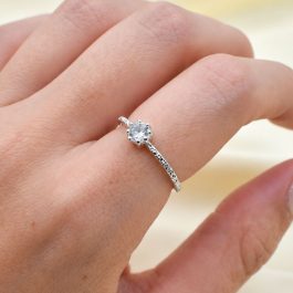 ANILLO DE PLATA CINTILLO PIEDRA OVALADA C/ZIRCON DE C LADO