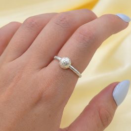 ANILLO DE PLATA MEDIA BOLITA FACETADA
