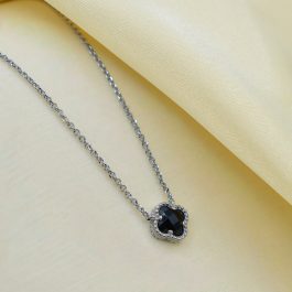 COLLAR DE PLATA RODINADA TREBOL C/ONIX