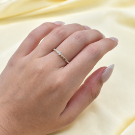 ANILLO DE PLATA CINTILLO FINO CON LADOS DE MICROPAVE