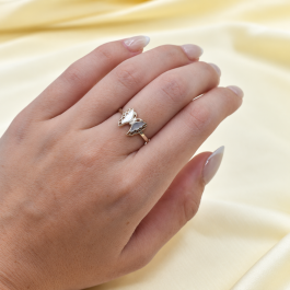 ANILLO DE PLATA Y NACAR CON FORMA MARIPOSA SOLO MEDIDA 13