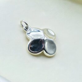 DIJE DE PLATA INFLADA TREBOL LISO