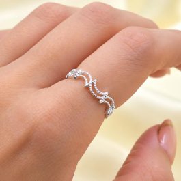 ANILLO DE PLATA MEDIA LUNAS CALADAS INVERTIDAS