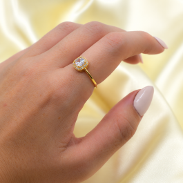 ANILLO TIPO CINTILLO  CUADRADO CUBIC COLOR BLANCO BAÑADO EN ORO 18