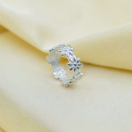 ANILLO DE PLATA FALANGE C/ FLORES BLANCAS