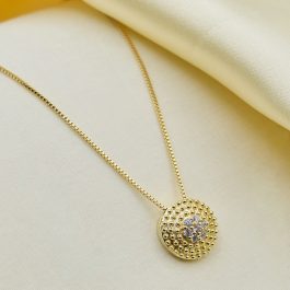 COLLAR TIPO ERIZO C/FLOR EN EL CENTRO BAÑADO EN ORO 18K