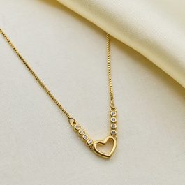 COLLAR CORAZON C/8 ZIRCONES DE CADA LADO BAÑADO EN ORO 18K