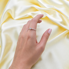 ANILLO DE PLATA CINTILLO FINO CON SOSTEN DE ENGARCE