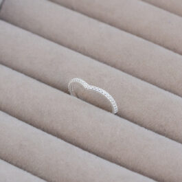 ANILLO DE PLATA EN V MULTISTRASS FINA SOLO MEDIDAS 11 O 15