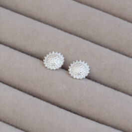 ARO DE PLATA FLOR TIPO GIRASOL MICROPAVE C/ MEDIO PUNTILLOSO