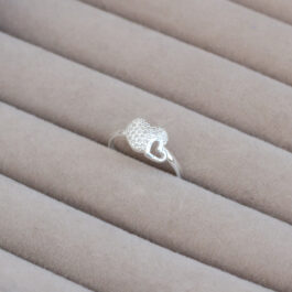 ANILLO DE PLATA CORAZON MICROPAVE C/ CORAZON CALADO