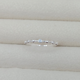 ANILLO DE PLATA C/3 ZIRCON Y 4 BOLITA
