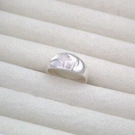 ANILLO DE PLATA Y NACAR CON FORMA IRREGULARES