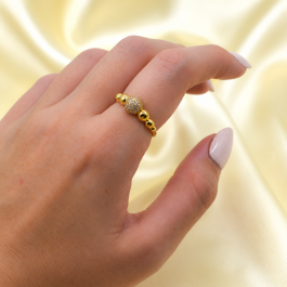 ANILLO BAÑO EN ORO 18K TIPO FRUTILLA EN BLANCO C/BOLITA DE COSTADO