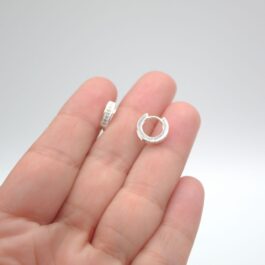 ARGOLLA DE PLATA HUGGIES TIPO CINTA CHICO C/8 ZIRCON