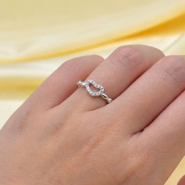 ANILLO DE PLATA CORAZON MULTISTRASS C/OVALO Y STRASS AL LADO SOLO MEDIDAS 15 O 22