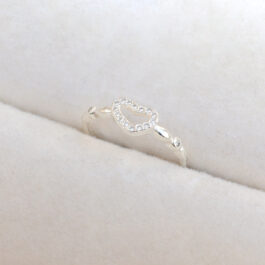 ANILLO DE PLATA CORAZON MULTISTRASS C/OVALO Y STRASS AL LADO SOLO MEDIDAS 15 O 22