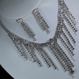 CONJUNTO DE STRASS IMPORTANTE