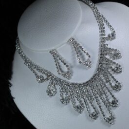 CONJUNTO DE STRASS IMPORTANTE