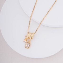 COLLAR ACERO DORADO Y SIMULACION DE DONA C/DIJE CUBIC