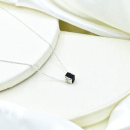 COLLAR DE PLATA CUBITO NEGRO DONA EN BOLITA DE FUEGO