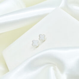 ARO DE PLATA TREBOL ESMALTADO BLANCO