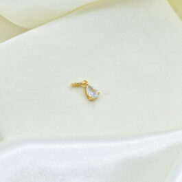 DIJE GOTA CHICA EN CUBIC BLANCO BAÑADO EN ORO 18K